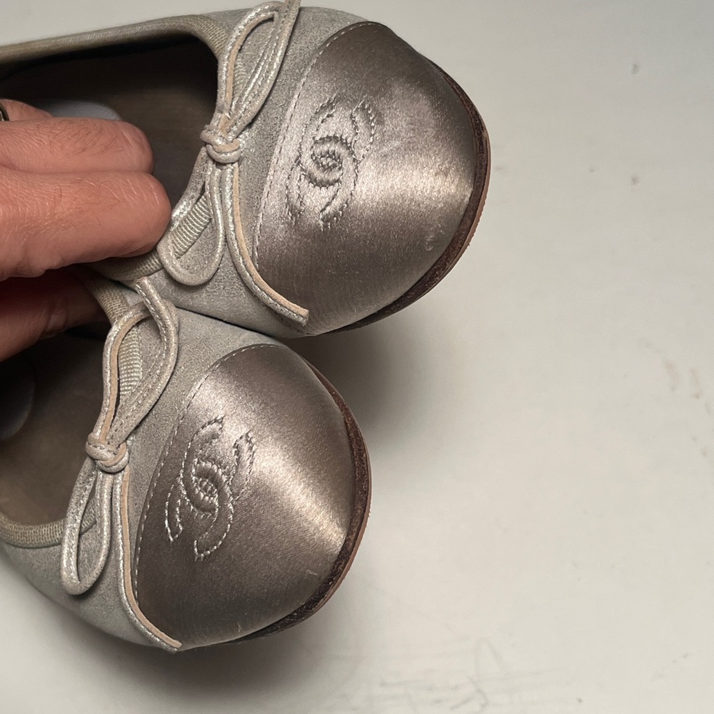 CHANEL Metallic Silver Loafers - Picture 2 of 14